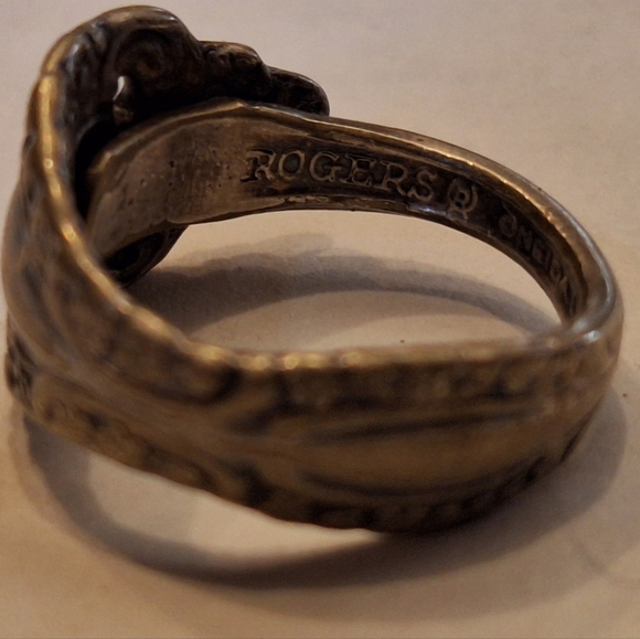 Vintage Spoon Ring Roger's size 7 - Picture 2 of 5